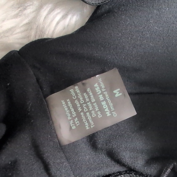 Bombshell Sportswear Twisted Sports Bra Medium Black - Picture 7 of 8